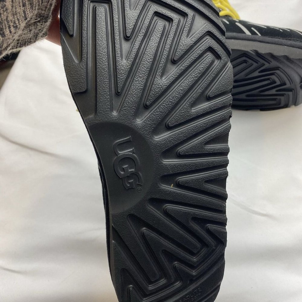 UGG Kids HSA Neumel Star Wars Millennium Falcon Boots Size 5 - Picture 6 of 9